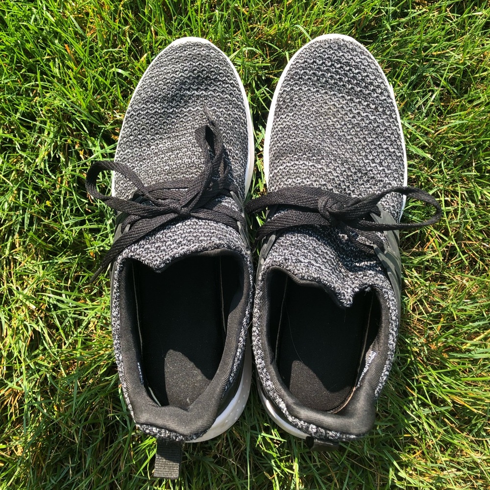 Fabletics Sneaker - Picture 3 of 3